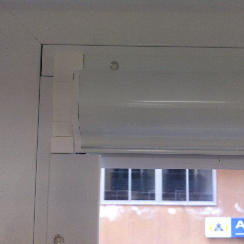 Estores para marco de ventanas oscilobatienetes o puertas